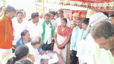 భూభారతి చట్టం అమలు కై పైలెట్ ప్రాజెక్టులోఎంపికైనముస్త్యాలపల్లి గ్రామ రైతు అవగాహన సదస్సు పాల్గొన్న ఎమ్మెల్యే, కలెక్టర్