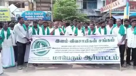 பரமத்தி வேலூர்: பேரூராட்சி அலுவலகம் முன்பு இளம் விவசாயிகள் சங்கத்தினர் ஆர்ப்பாட்டத்தில் ஈடுபட்டனர்