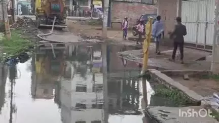 लखीसराय: शहर के पुरानी बाजार वार्ड संख्या चार में जल जमाव की समस्या से स्थानीय ग्रामीण परेशान#jansaamsya