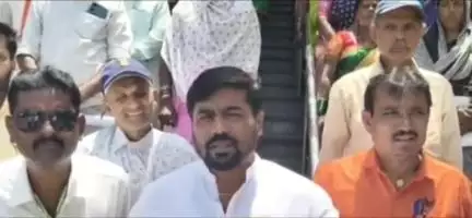 वाई: घरकुलधारकांना मोफत वाळू द्या अन्यथा आंदोलन, प्रांत कार्यालयाबाहेर रिपाइं आठवले गट युवा नेते स्वप्नील गायकवाडांचा इशारा