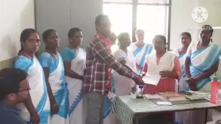 కురవి: కేంద్ర కార్మిక వ్యతిరేక విధానాలను నిరసిస్తూ ఈనెల 20న సార్వత్రిక సమ్మె, కరివి,బలపాల PHC వైద్యాధికారులకు CITU సమ్మెనోటీసు