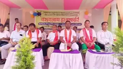 তামুলপুৰ: তামুলপুত হাইস্কুল শিক্ষান্ত পৰীক্ষাত সুখ্যাতিৰে উত্তীৰ্ণ ছাত্ৰ ছাত্ৰীক সম্বৰ্ধনা জ্ঞাপন অনুষ্ঠানত উপস্থিত থাকে বিধায়ক