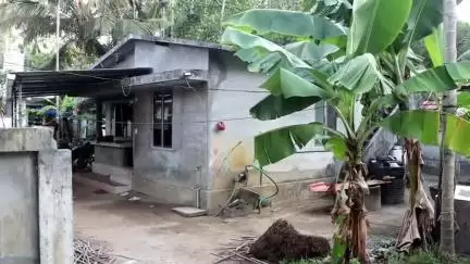 കൊടുങ്ങല്ലൂർ: മേത്തലയിൽ കുടുംബ വഴക്കിനെ തുടർന്ന് ഭർത്താവ് ഭാര്യയെ കുത്തിപ്പരിക്കേൽപ്പിച്ചു, പ്രതി ഒളിവിൽ