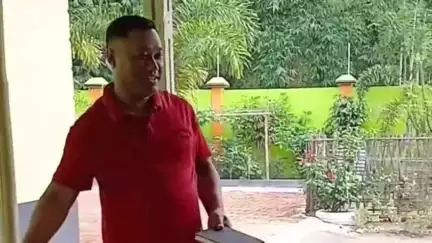 তামুলপুৰ: তামুলপুৰত বিভিন্ন সমস্যাৰ সমাধানক লৈ 
ৰাইজৰ স’তে মত-বিনিময় কৰে বিধায়ক জলেন দৈমাৰীয়ে
