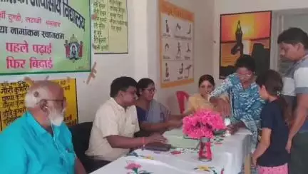 पूर्वी टुंडी: झारखंड बालिका आवासीय विद्यालय पूर्वी टुंडी में नए सत्र के लिए नामांकन प्रक्रिया शुरू, प्रखंड विकास पदाधिकारी ने किया उद्घाटन