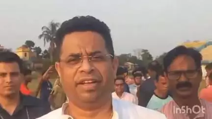 ওন্দা: 'ক্রিকেটের মত রাজনীতিও একটি খেলা' ওন্দা স্টেডিয়াম থেকে বললেন বিষ্ণুপুরের সাংসদ সৌমিত্র খাঁ