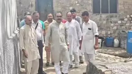 जसवां: जसवां प्रागपुर विधायक विक्रम ठाकुर ने पोलिंग बूथ आलोह चंबियाल में चलाया जनसंपर्क अभियान, समस्याओं को भी सुना