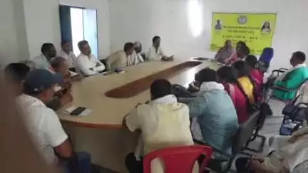 हुसैनाबाद: हुसैनाबाद अनुमंडल के हैदर नगर में किसानों के हित में विशेष बैठक, KCC ऋण माफी और पंजीकरण पर चर्चा