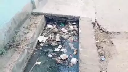 অন্ডাল: নিকাশী নালায় বৃষ্টির জল ঢুকে ছড়াচ্ছে দুর্গন্ধ ও দূষণ অন্ডালের খান্দারা বাউরি পাড়ায় #jansamasya