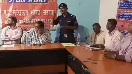 लावालौंग: प्रखंड कार्यालय परिसर में एनडीआरएफ की टीम ने आपदा से राहत प्रशिक्षण कार्यक्रम का किया आयोजन