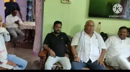 बुंडू: तमाड़ के स्थानीय संवाददाता की माता के श्राद्ध कर्म में शामिल हुए पूर्व मुख्यमंत्री अर्जुन मुंडा