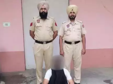 ਨਿਹਾਲ ਸਿੰਘਵਾਲਾ: ਨਿਹਾਲ ਸਿੰਘ ਵਾਲਾ ਦੀ ਪੁਲਿਸ ਪਾਰਟੀ ਨੇ ਇੱਕ ਵਿਅਕਤੀ ਨੂੰ ਗਿਰਫਤਾਰ ਕਰਕੇ 15 ਬੋਤਲਾਂ ਨਜਾਇਸ਼ ਸ਼ਰਾਬ ਕੀਤੀ ਬਰਾਮਦ