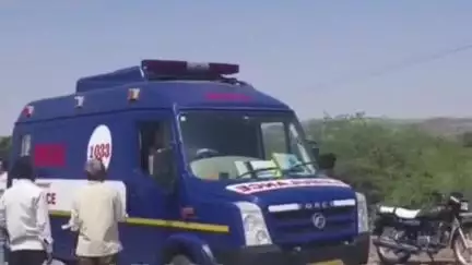 कवठे महांकाळ: नागजवळ कारची मोटरसायकलला भीषण धडक कार उलटली आरेवाडीतील एक जण जखमी