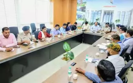 जिलाधिकारी, पटना और वरीय पुलिस अधीक्षक, पटना द्वारा सिविल डिफेंस ब्लैकआउट की तैयारियों की समीक्षा की गई और सभी नागरिकों को विभिन्न माध्यमों से यथाशीघ्र सूचित करने का निर्देश दिया गया।
