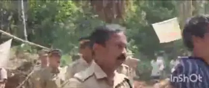 വടകര: ദേശീയപാതക്കായി മണ്ണെടുക്കാൻ ശ്രമം നടക്കുന്ന ചെമ്മരത്തൂരിൽ പ്രതിഷേധിച്ചവരെ അറസ്റ്റ് ചെയ്ത് നീക്കി