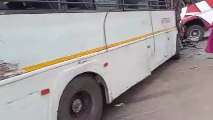 bus takraav mein Kai yatriyon ko I chhote Gambhir chotu