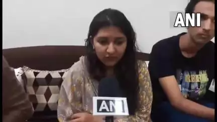 #WATCH पुणे: #OperationSindoor | पहलगाम आतंकी हमले में मारे गए संतोष जगदाले की बेटी असावरी जगदाले ने कहा, "ऑपरेशन का नाम