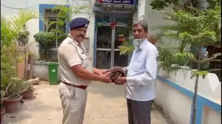 মহম্মদবাজার: রানিপুর গ্রাম থেকে চুরি যাওয়া মোটর উদ্ধার করে মালিকের হাতে তুলে দিল পুলিশ