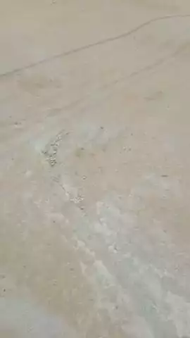 ग्राम बहापुर में नई सड़क जल्दी से टूटी ग्रामीण हो रहे परेशान ठेकेदार ने करीब मनमानी घटिया सामग्री लगने के कारण टूटी सड़क