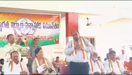 పరకాల పట్టణ కేంద్రంలోని ఎమ్మెల్యే క్యాంపు కార్యాలయంలో కాంగ్రెస్ పార్టీ నిర్మాణ సన్నాహక సమావేశం, పాల్గొన్న ఎమ్మెల్యే