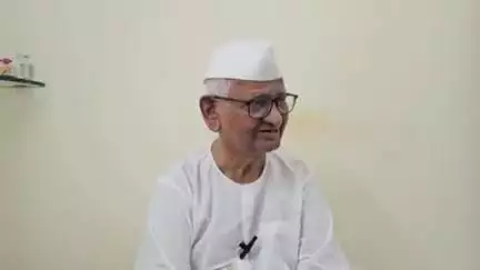 पारनेर: ज्येष्ठ समाजसेवक अण्णा हजारे यांनी भारतीय लष्कराने केलेल्या कामांचं शब्दांनी कौतुक करता येणार नाही इतकं सुंदर काम केलं
