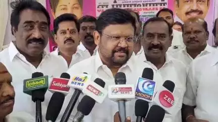 வாலாஜாபாத்: திமுகவின் 4 ஆண்டு கால ஆட்சி சாதனை அல்ல வேதனை- வாலாஜாபாத் தனியார் திருமண மண்டபத்தில் முன்னாள் அமைச்சர் வைகை செல்வன் பேட்டி