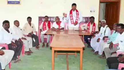 పోచంపల్లి: కార్మిక వ్యతిరేక నాలుగు లేబర్ కోడ్ లను రద్దు చేయాలి: పోచంపల్లిలో ఏఐటీయూసీ రాష్ట్ర కార్యదర్శి ఎం డి ఇమ్రాన్
