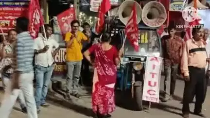 ইন্দাস: ২০ মে সারা ভারত ধর্মঘটের সমর্থনে। বামপন্থী গণসংগঠন গুলির ডাকে বাঁকুড়ায় পথসভা