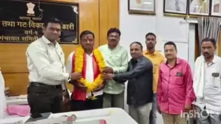 जळकोट: सरपंच संघटनेच्या जिल्हाध्यक्षपदी सुनील नामवाड यांची निवड झाल्याबद्दल पंचायत समिती येथे सत्कार