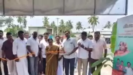 கொடுமுடி: சோள காளிபாளையம் பகுதியில் பேருந்து நிறுத்தத்தின் பயணியர் நிழற்குடையை MLA சரஸ்வதி திறந்து வைத்தார்
