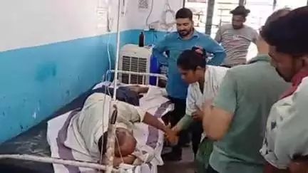 मशरक: चैनपुर ओवरब्रिज के पास बाइक दुर्घटना में ग्रामीण चिकित्सक घायल