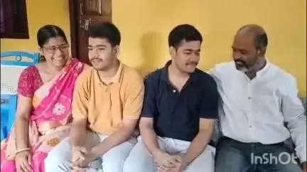 ওন্দা: ওন্দা ব্লকের কালিসেন গ্রামের যমজ ভাই উচ্চমাধ্যমিকে একই নাম্বার পেয়ে রাজ্যে নবম স্থানে জায়গা করে নিল