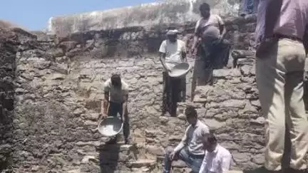 तेंदूखेड़ा: ग्राम कोडाकला में जन सहयोग से प्राचीन बावड़ी की की साफ सफाई दिया,जल संरक्षण का संदेश #jal ganga sambrdhan