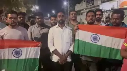 ఆత్మకూరు ఎస్: ఆత్మకూరు ఎస్ మండల కేంద్రంలో భారత సైన్యానికి మద్దతుగా జాతీయ జెండాలు చేతబట్టి యువకుల ర్యాలీ*#OperationSindoor