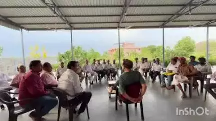 शिवगंज: शिवगंज सहित आस-पास के ग्रामीणों ने पूर्व विधायक संयम लोढ़ा से पालड़ी जोड़ निवास स्थान पर की मुलाकात