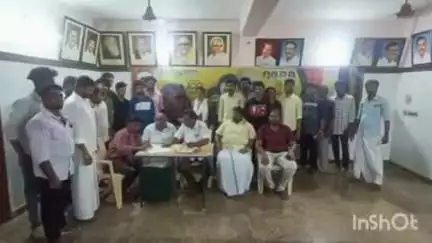 நீடாமங்கலம்: நீடாமங்கலம் திமுக பேரூர் கழக அலுவலகத்தில் இல்லம் தோறும் மாணவர் அணி சேர்க்கை முகாம் நடைபெற்றது