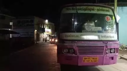 தேவகோட்டை: ஒத்தக்கடை அருகில் இரவு நேரத்தில் நடுவழியில் பழுதாகி நின்ற அரசு பேருந்து- பெண் பயணிகள் அவதி