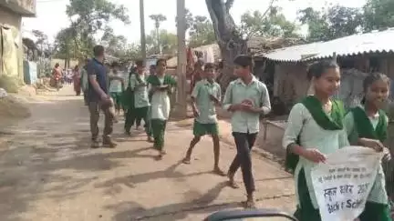 महागामा प्रखंड क्षेत्र के मध्य विद्यालय कुसमी मे बच्चों द्वारा स्कूल चलो अभियान को लेकर जागरूक किया गया  #rameshyadav