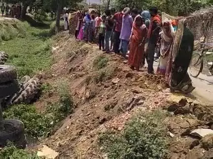 new driver ke karan palti trakatar . post shikarganj chakia chandwali hetimpur baba jageswarnat