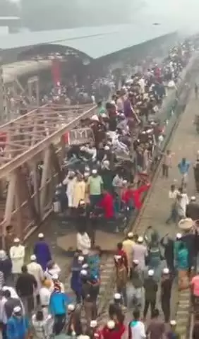 पाकिस्तानी घर छोड़कर सुरक्षित स्थानों में पलायन करना शुरू कर दिए है।वीडियो देखें। #national #uttarpradesh #viral #delhi