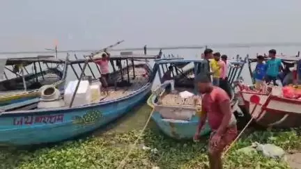 ফরাক্কা: ফরাক্কার তালতলা ঘাটে দালালচক্রের চাঁদাবাজি; টেন্ডারের কথা জানেন না BDO, সমস্যায় সাধারণ মানুষ #jansamasya
