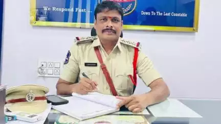 హుజూరాబాద్: పోలీస్ స్టేషన్ లో CIగా విధులు నిర్వహించిన తిరుమల గౌడ్ బదిలీ కాగా ఆయన స్థానంలో టౌన్ సిఐగా బాధ్యతలు స్వీకరించిన కరుణాకర్