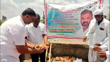 ಸವದತ್ತಿ: ಸಿಂಗಾರಕೊಪ್ಪ ಏತ ನೀರಾವರಿ ಯೋಜನೆಯ ಬಲದಂಡೆ ಕಾಲುವೆ ಆಧುನೀಕರಣ ಕಾಮಗಾರಿಗೆ ಶಾಸಕ ವಿಶ್ವಾಸ ವೈದ್ಯ ಭೂಮಿ ಪೂಜೆ