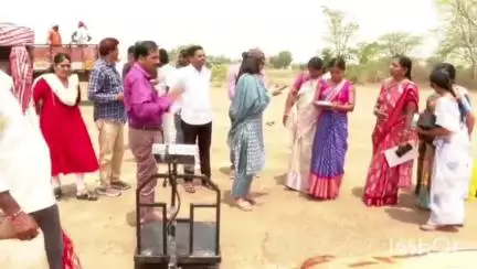 చర్లపల్లి లో ధాన్యం కొనుగోలు కేంద్రాలను పరిశీలించిన జిల్లా కలెక్టర్