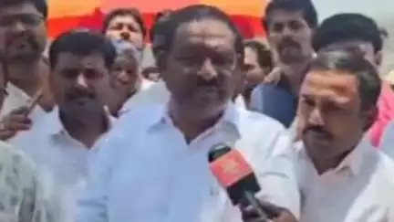 शिरूर कासार: आमदार सुरेश धस यांनी श्रीक्षेत्र नारायण गडावर नतमस्तक होऊन आशीर्वाद घेतले, कार्यकर्त्यांनी ही त्यांचा नवस फेडला