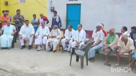 चक्की: चक्की प्रखंड के चक्की रंगी डेरा में राजद नेता की मृत्यु पर विधायक ने पीड़ित परिवार से मिलकर ढांढस बंधाया