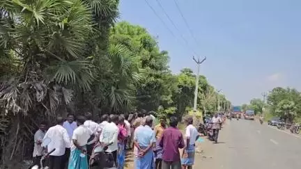 செய்யாறு: சோழவரம் பகுதியில் உக்கம் பெரும்பாக்கம் முன்னாள் ஊராட்சி மன்ற தலைவியின் கணவரை முன்விரோதம் காரணமாக துடிதுடிக்க வெட்டி படுகொலை