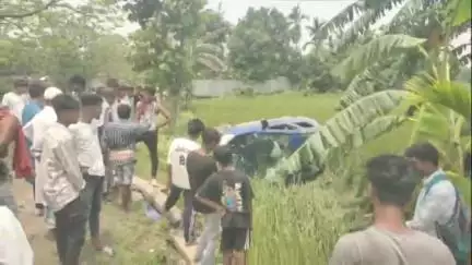 লক্ষীপুৰ: লক্ষীপুৰত ভয়ংকৰ পথ দুৰ্ঘটনা সংঘটিত হোৱাত চালকসহ তিনিজন লোক আহত হয়