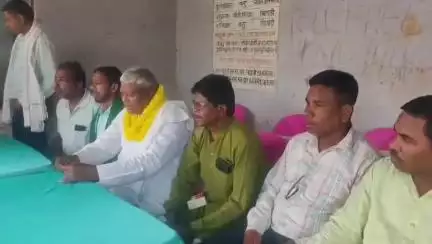 पूर्वी टुंडी: पूर्वी टुंडी के उत्क्रमित प्राथमिक विद्यालय महुआडाबर में टुंडी विधायक ने शौचालय निर्माण कार्य का शिलान्यास किया