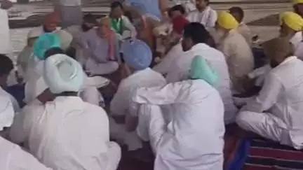 पदमपुर: गंगनहर में पूरा पानी देने की मांग को लेकर गुरुद्वारा सिंह सभा गजसिंहपुर में किसानों ने की बैठक